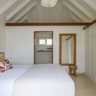 4.3 la roche dans i eau bedroom 1