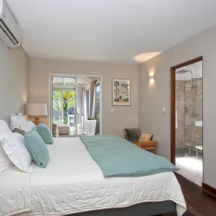 4.4 dream in blue bedroom 2