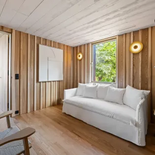 4.4 goldeneye bedroom 1