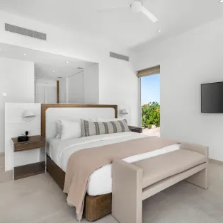 5.1 b.e grace bay ocean view 5bd primary downstairs