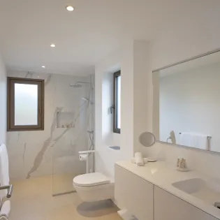 5.1 crystal blue bathroom 1