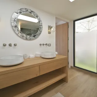 5.1 davalia bathroom 1
