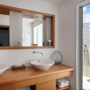5.1 kyr guest bathroom 1