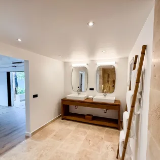 5.1 la desirade bathroom 1