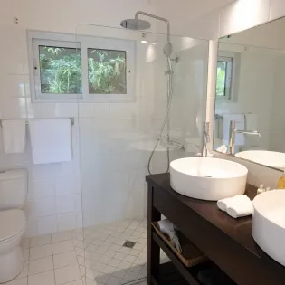 5.1 lorient sunset bathroom 1