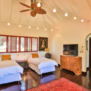 5.1 pamplemousse bedroom 6