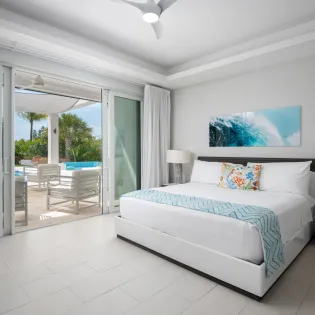 5.1 turqouise bedroom 1