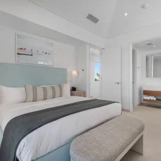 5.2 b.e. grace bay beachfront 5bd bedroom 3