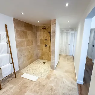 5.2 la desirade bathroom 1