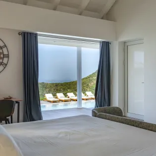 5.2 wine note bedroom 1