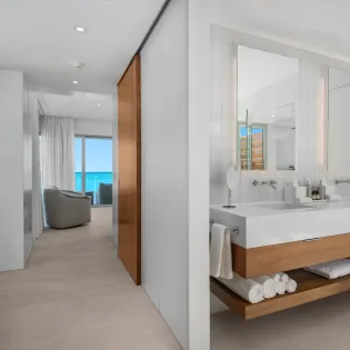 5.3 b.e. grace bay beachfront 5bd bedroom 3