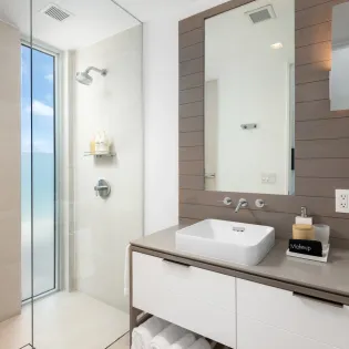 5.3 b.e. north shore beachfront villa 5bd bedroom 3