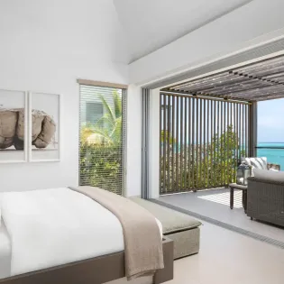 5.4 b.e. north shore beachfront villa 5bd bedroom 3