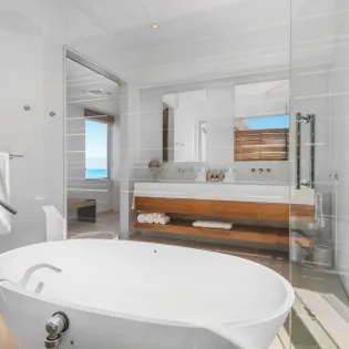 5.5 b.e. grace bay beachfront 5bd bedroom 3