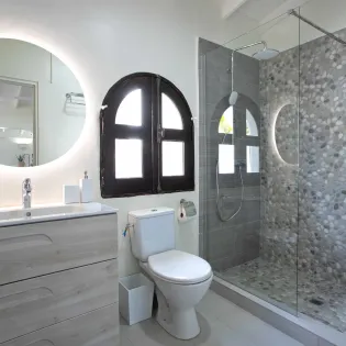 53  joie de vivre bathroom 4