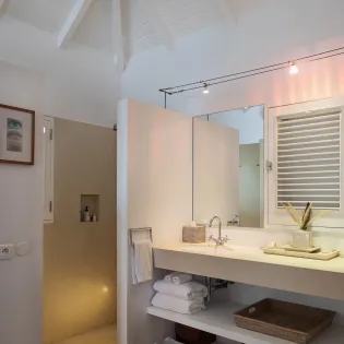 6.1 angelina bathroom 1