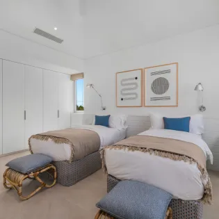 6.1 b.e. grace bay beachfront 5bd bedroom 4