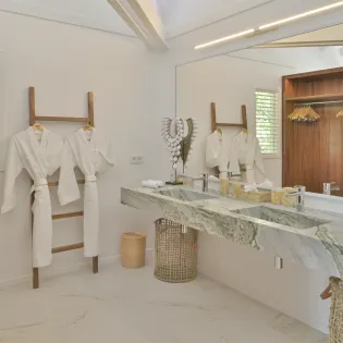 6.1 coeur de pirate primary bathroom