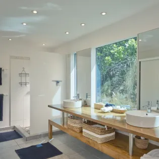 6.1 ellede bathroom 1