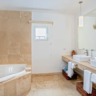 6.1 etoile de mer bathroom 2