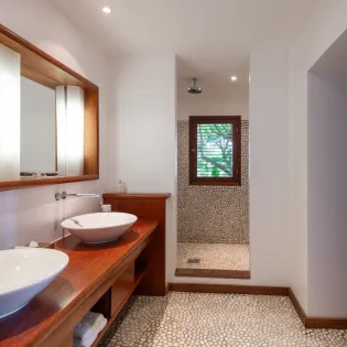 6.1 kyr guest bathroom 2