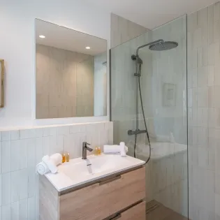 6.1 nanou bathroom 1