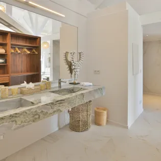 6.2 coeur de pirate primary bathroom
