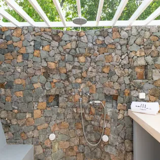 6.2 manoir de lurin bathroom 1