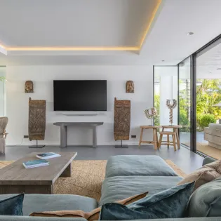 6.2 roxane living room