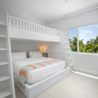 6.2 turqouise bedroom 2