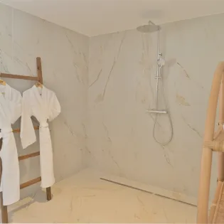 6.3 coeur de pirate primary bathroom
