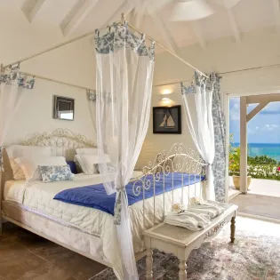 6.3 dream in blue bedroom 4