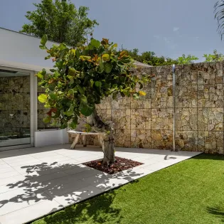 6.3 wine note bathroom 1