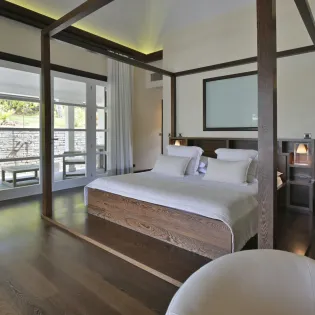 6.4 silver rainbow bedroom 3