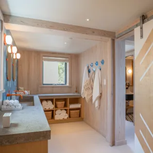 7 cape stout beach barn bathroom