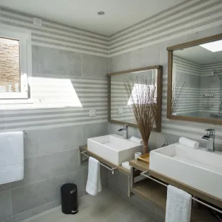 7.1 cacao bathroom 2