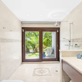 7.1 casa de la playa bathroom 4