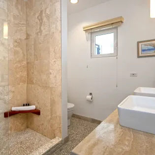 7.1 etoile de mer bathroom 3
