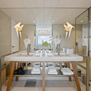 7.1 goldeneye bathroom 2