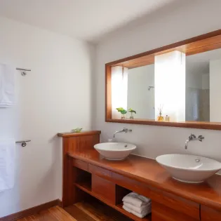 7.1 kyr guest bathroom 3