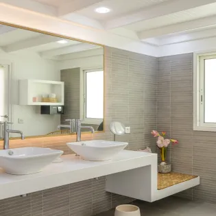 7.1 les sables bathroom 1