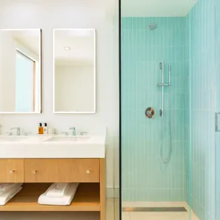 7.1 villa bristol breeze bathroom 4