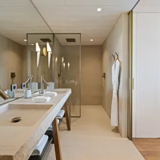 7.2 goldeneye bathroom 2