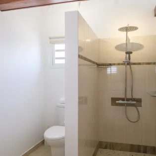 7.2 la roche dans i eau bathroom 2