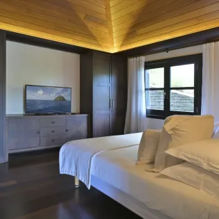 7.2 silver rainbow bedroom 4