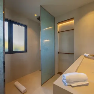 7.2 sophie bathroom 2