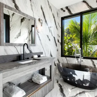 7.3 reve noir bathroom 4