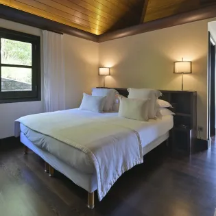 7.3 silver rainbow bedroom 4