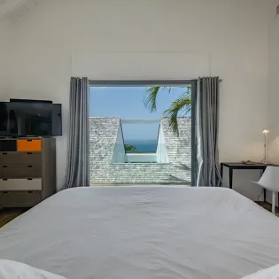 7.3 wine note bedroom 2