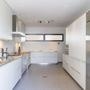 7.b1 roxane chef  kitchen